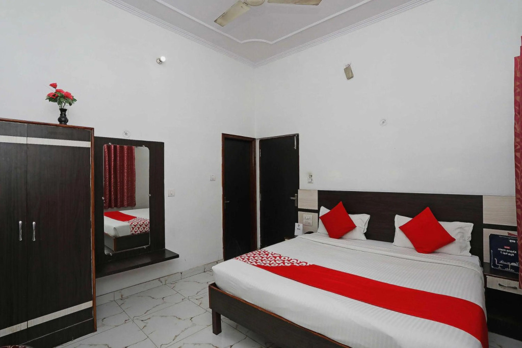 Super OYO 9928 Hotel Haveli Inn1