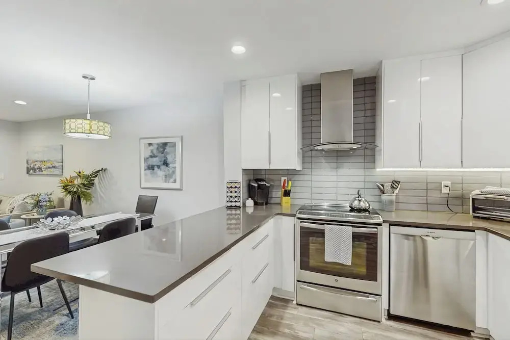 Walk to Sea! Hilton Head Haven w/ Pool Access