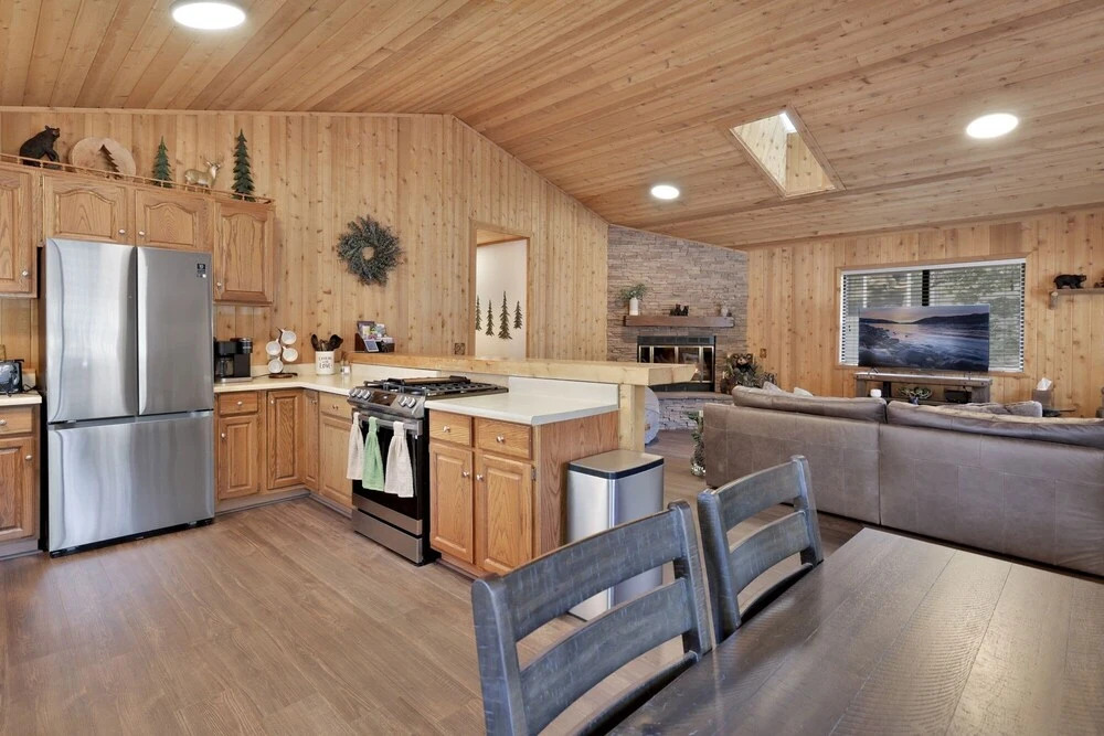 2102- The Drowsy Den 2 Bedroom Home by Redawning