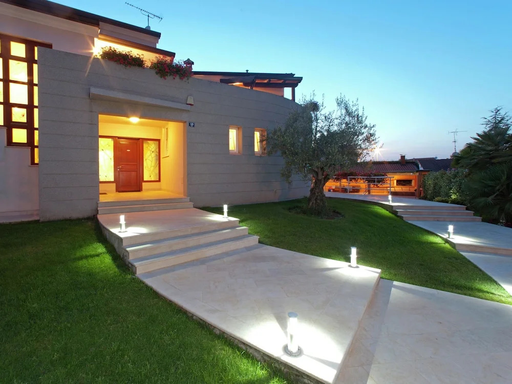 Apartment with Shared Pool, Terrace, A/C And Wifi 800 M From the Beach
