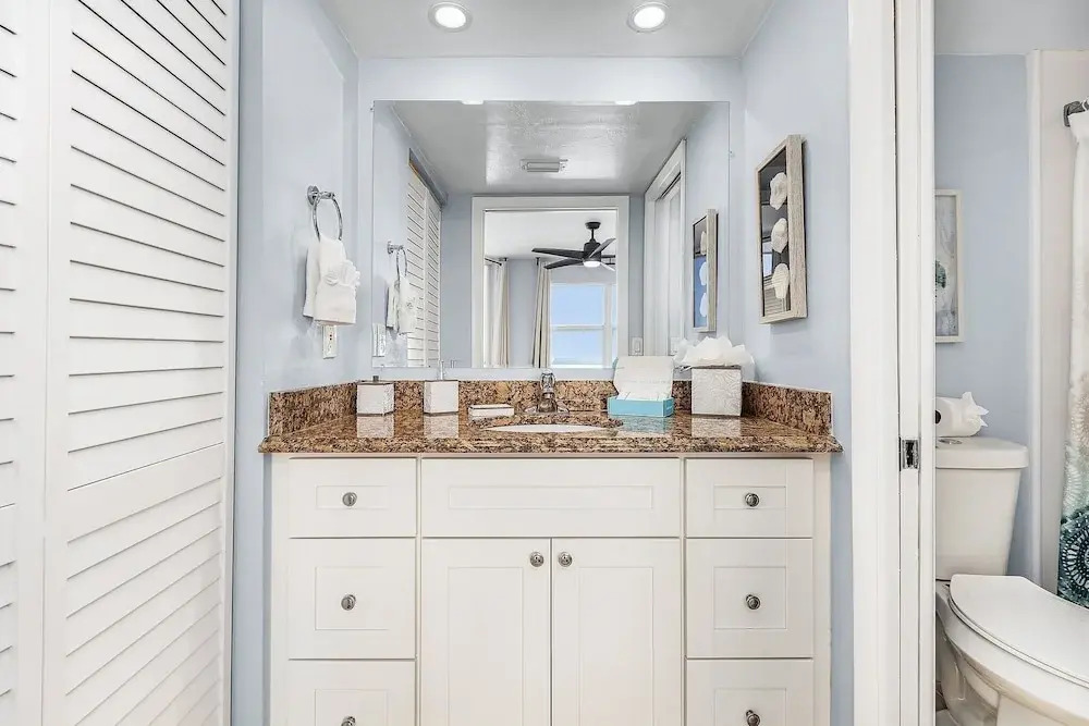 Beach Villas # 305 - Recently Refereshed! 2 Bedroom Condo by RedAwning