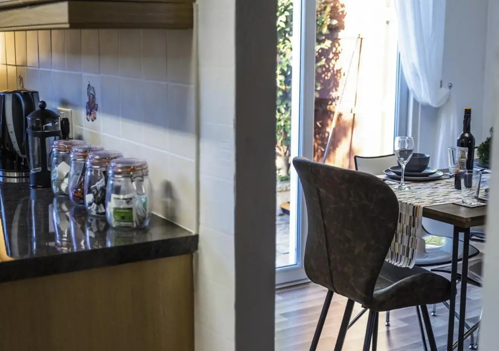 Central Three Bedroom House with Garden
