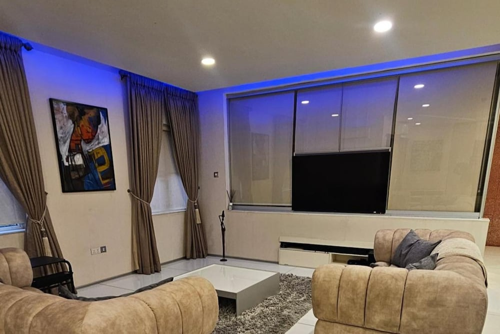 Impeccable 3-bed Luxury Apartment in Ikoyi, Lagos