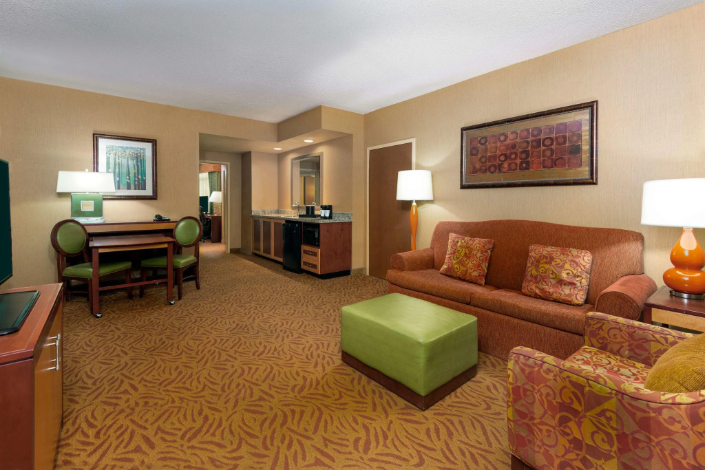 Embassy Suites Omaha- La Vista/ Hotel & Conference Center