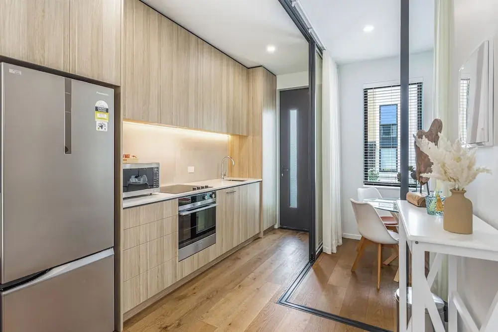 Fresh Grey Lynn 2BR unit w/ Patio by Zodiak Stays