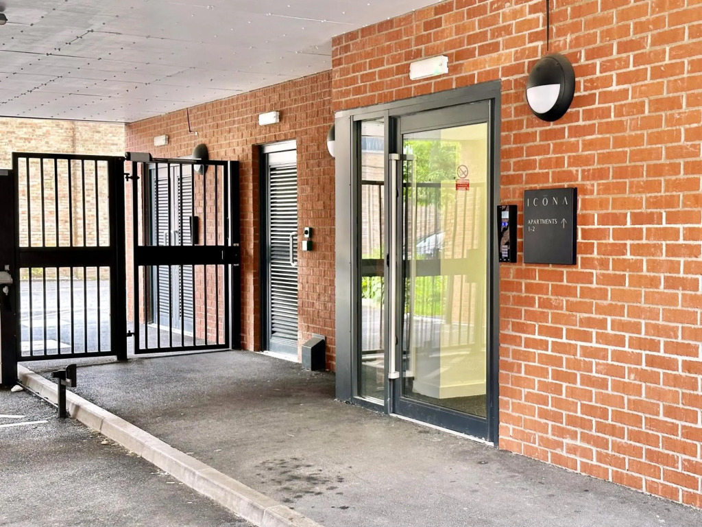Icona Luxury Apartment - Minster Views & Allocated parking