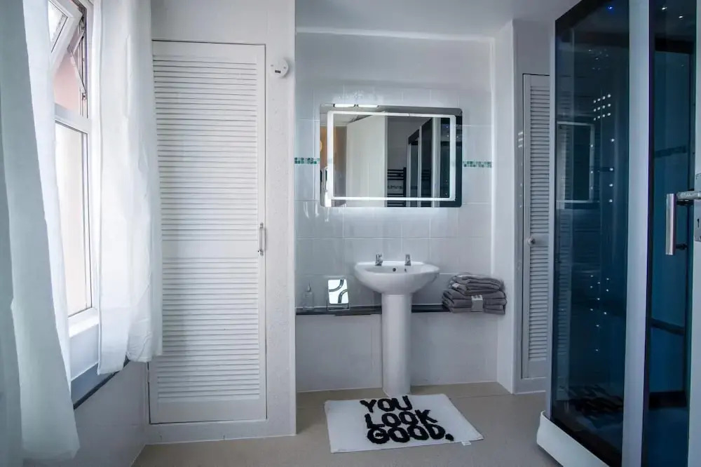 Skyfall - 2 Bedroom Apartment - Milford Haven