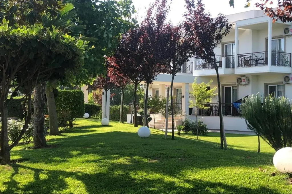 Maison Hotel
