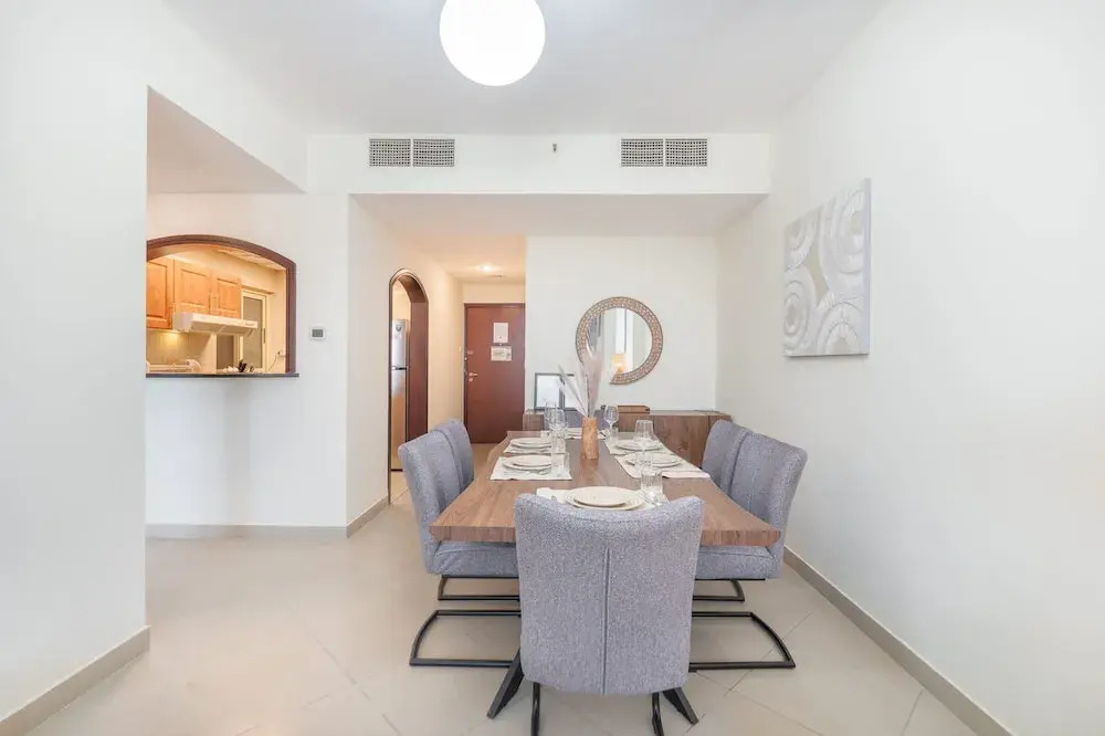 1 Bedroom Apartment With a City View and Sleeps 4