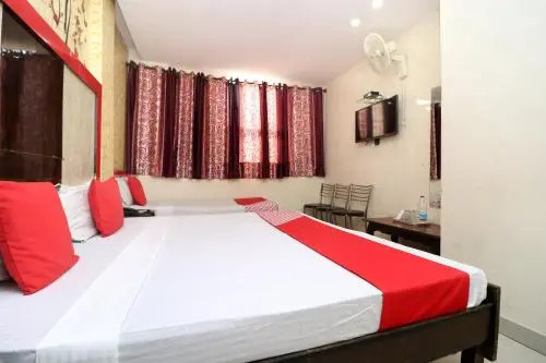 OYO 28225 Hotel Lions Den