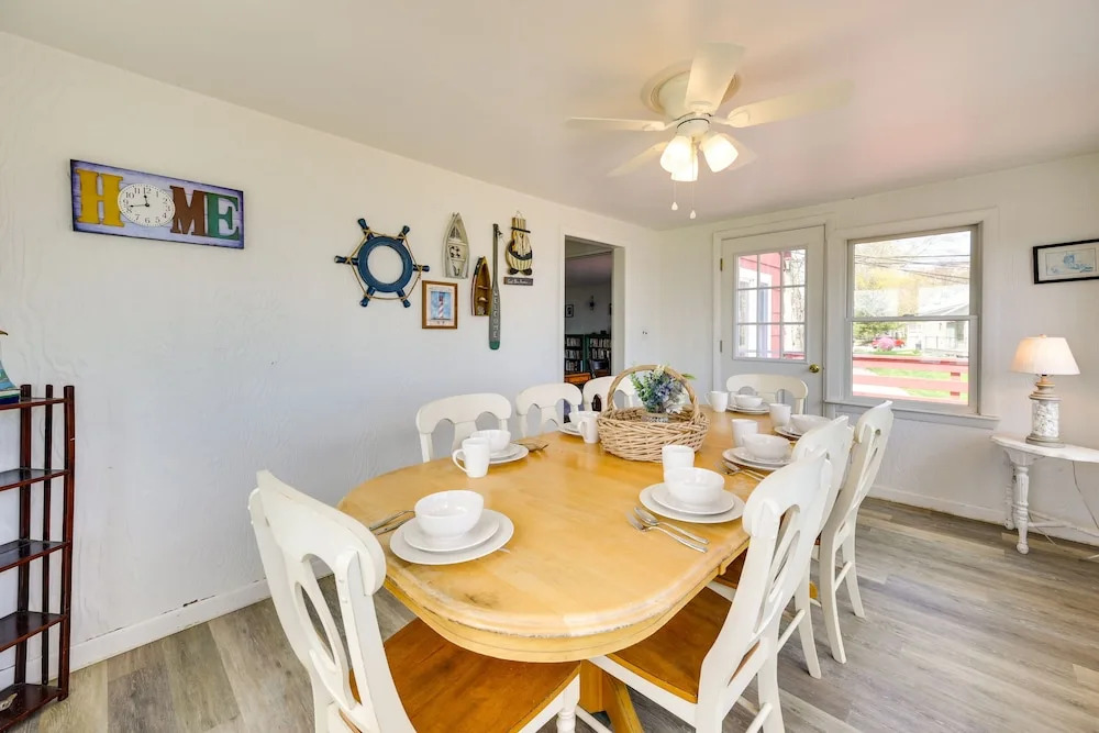 Charming Niantic Vacation Rental Walk to Beach!