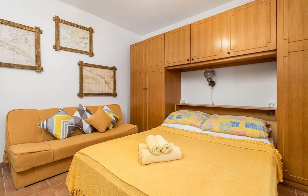 Awesome Apartment in Supetarska Draga With Wifi and 2 Bedrooms