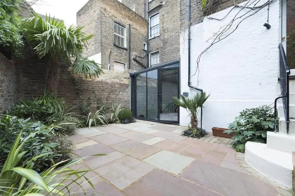 Warwick Gardens II by Onefinestay