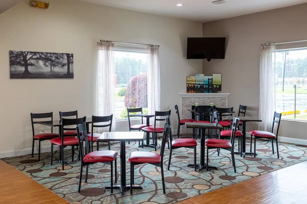 Super 8 Richmond Hill