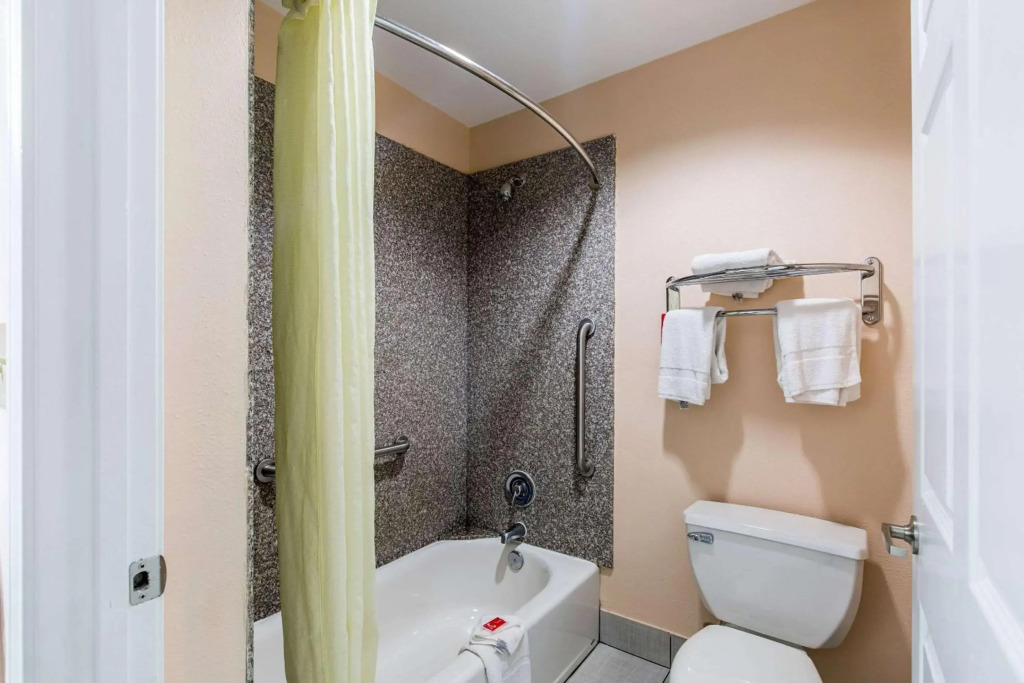 Quality Inn & Suites Bridge City Orange