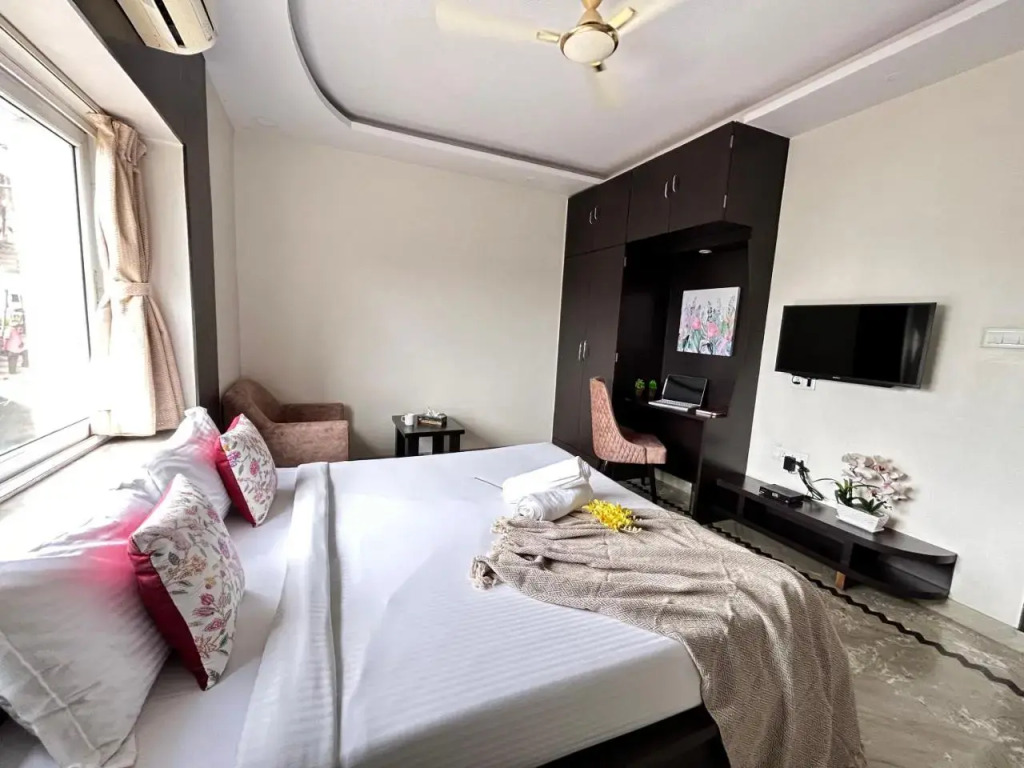 OYO 28208 99 Kombo Inn