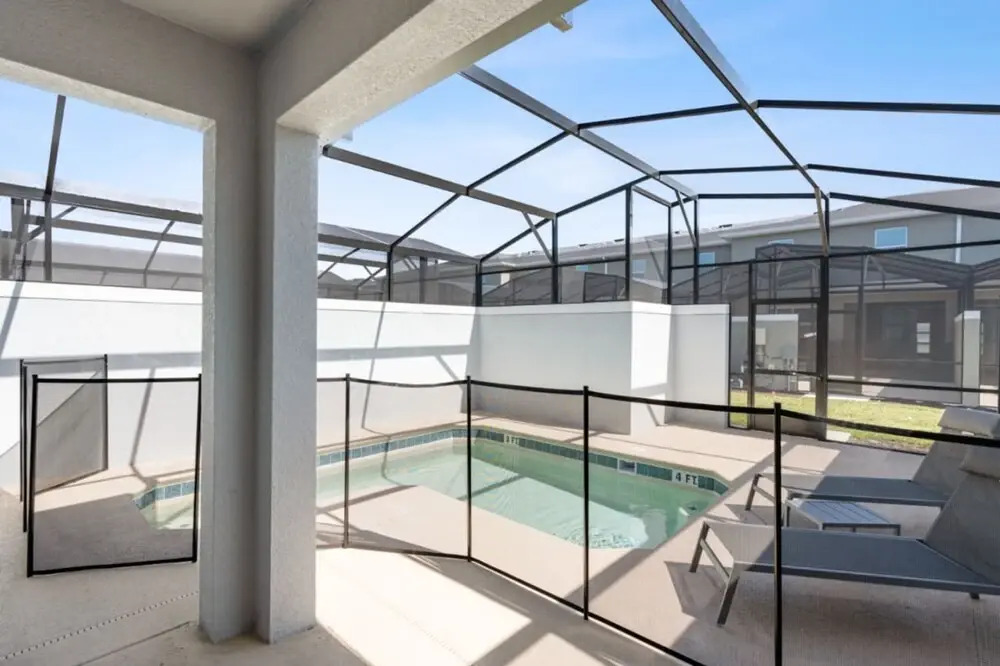 Amazing 4bdr House Storey Lake
