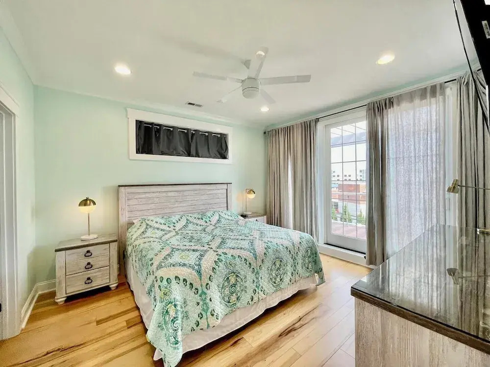 Lake Avenue 24