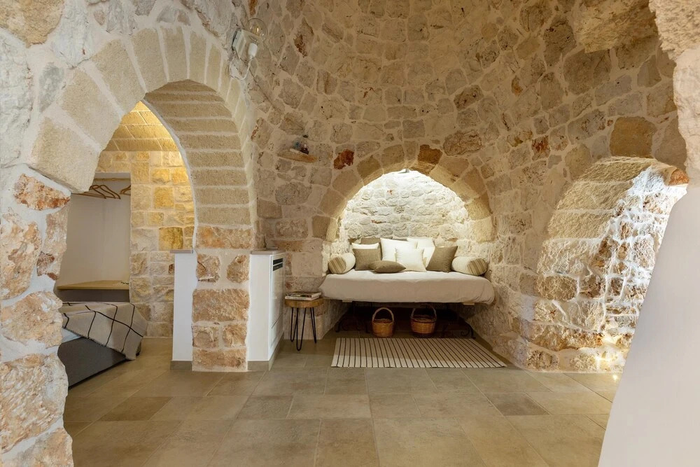 2220 Trulli Biancapetra by Perle di Puglia