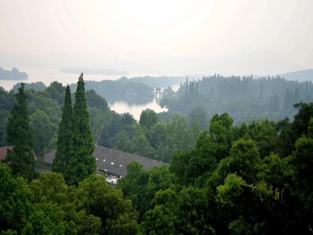 Huabei Hotel on West Lake