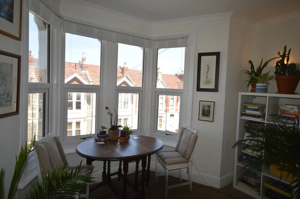 Charming 2 Bedroom Apartment Near Station