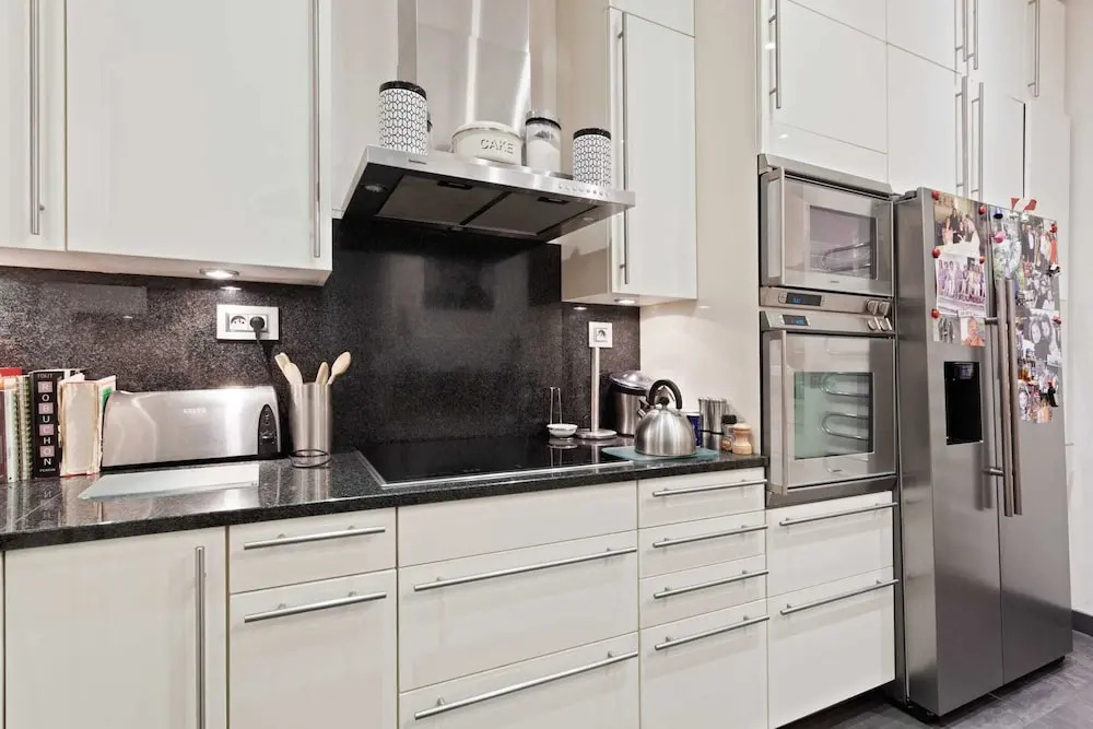 Beautiful Lavish Apartment for 6 in Paris VII by Guestready