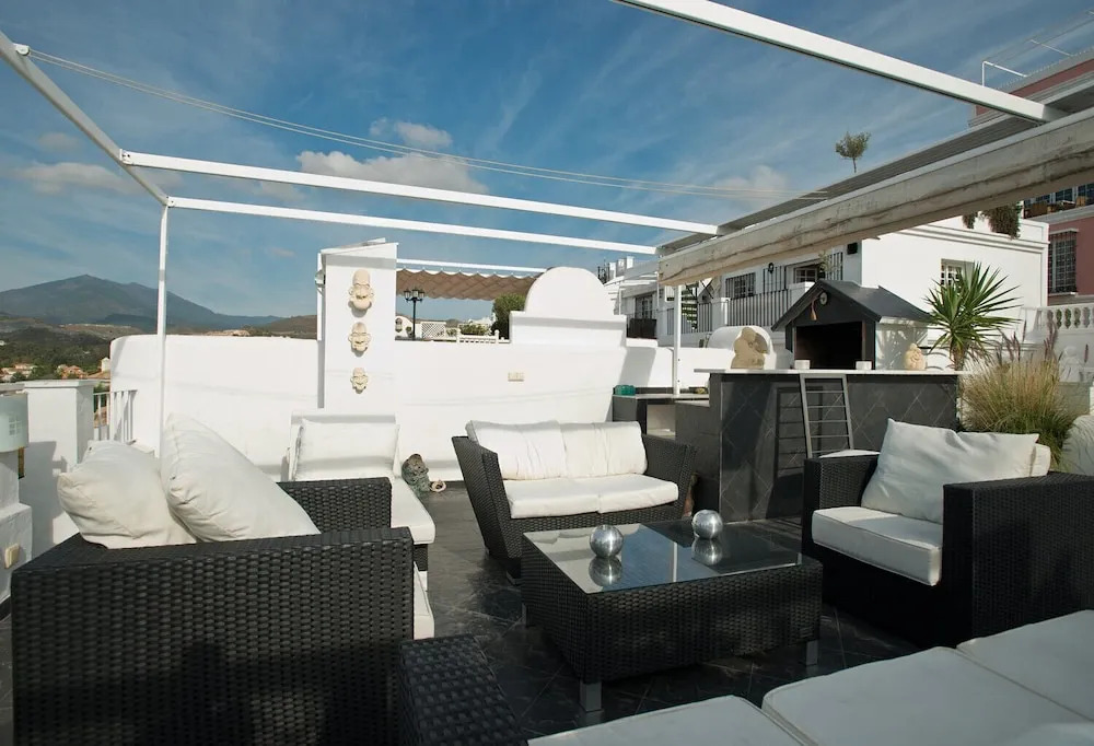 AP149 -Townhouse with pool and roof terrace