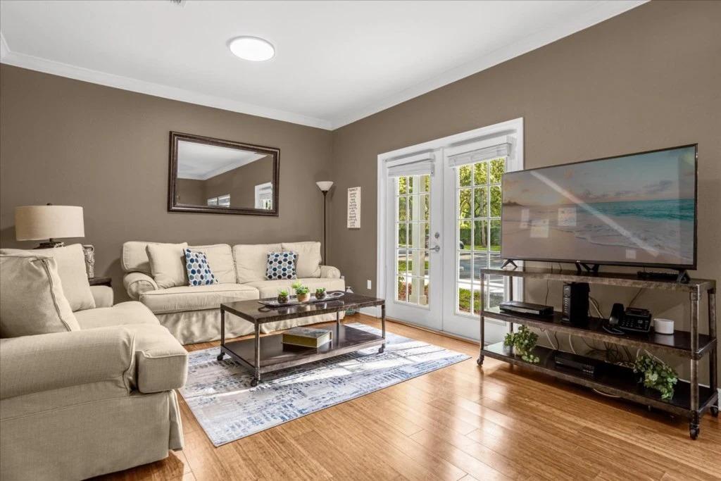 4 Bd 3 Ba Lucaya Village 4-105