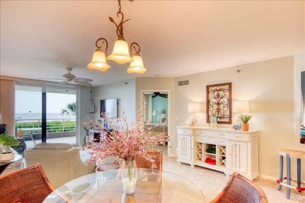 Som 112 - Somerset 2 Bedroom Condo by Redawning
