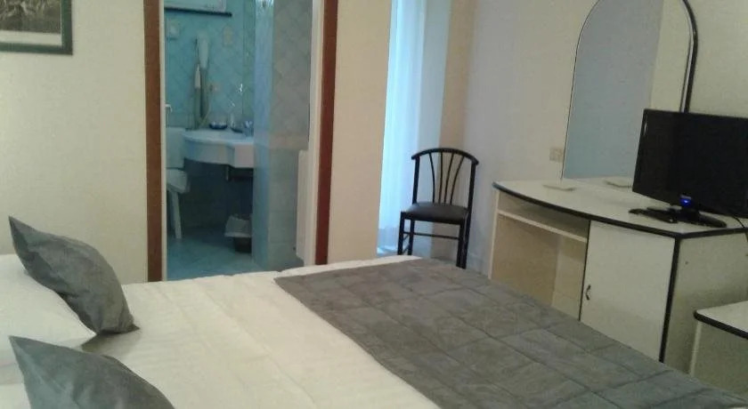 Hotel Trevi Riccione, in centro sul mare con cucina