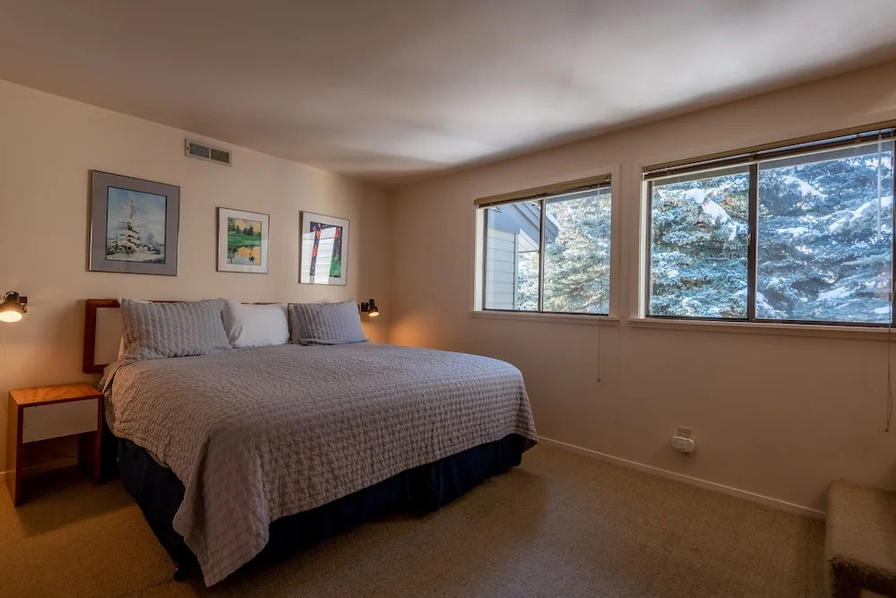 Dollar Meadows 1382 - 2 Br Condo