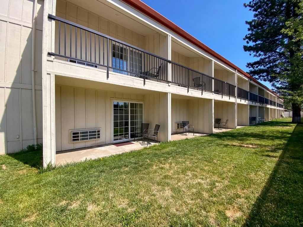 Sisters Inn & Suites