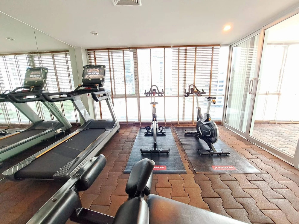 6D - 3 Bedroom Downtown Apartment With Shared Pool