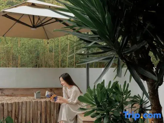 Buriwu Dali Blue and White Seaview Design Hotel