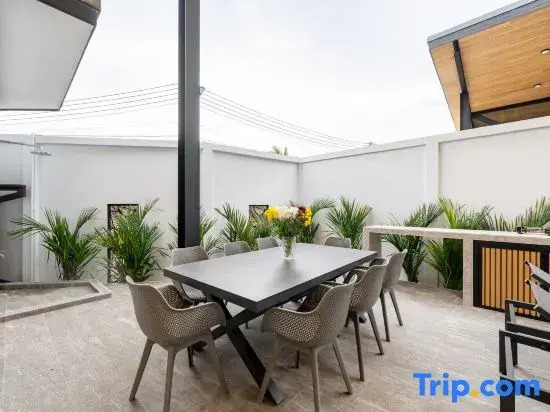 Sunset Garden Villa 15