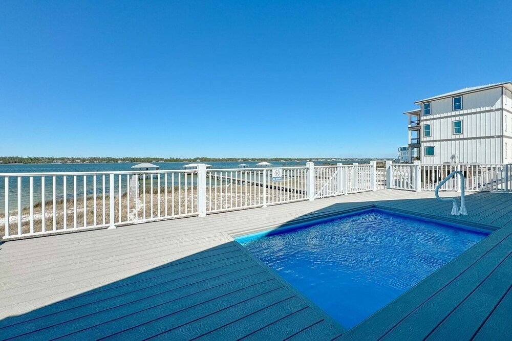 Beach House on the Bay With Private Dock