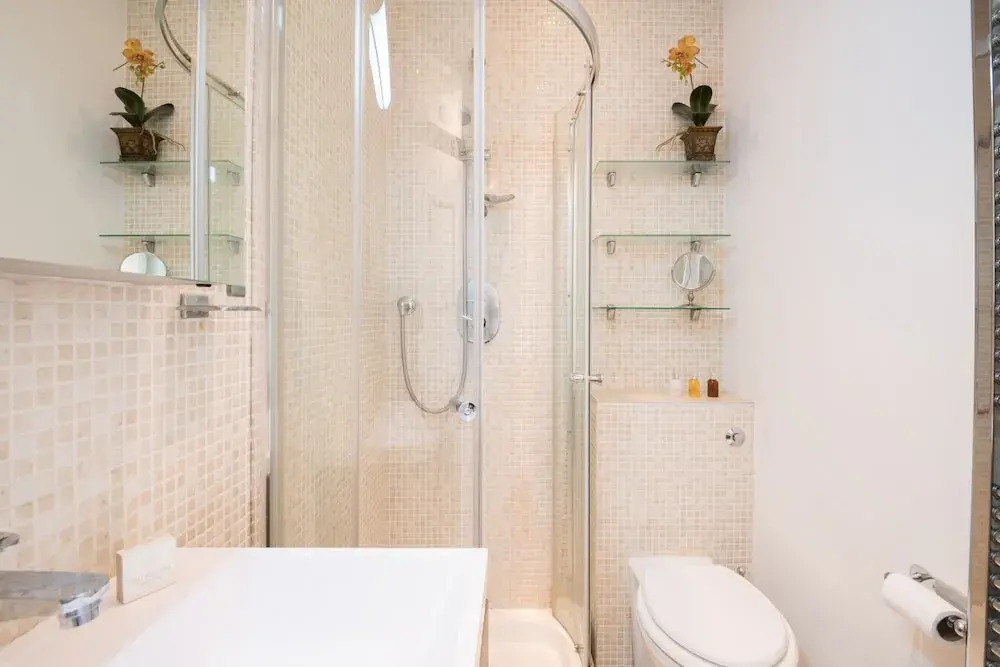 Charming Chelsea Home by the River Thames