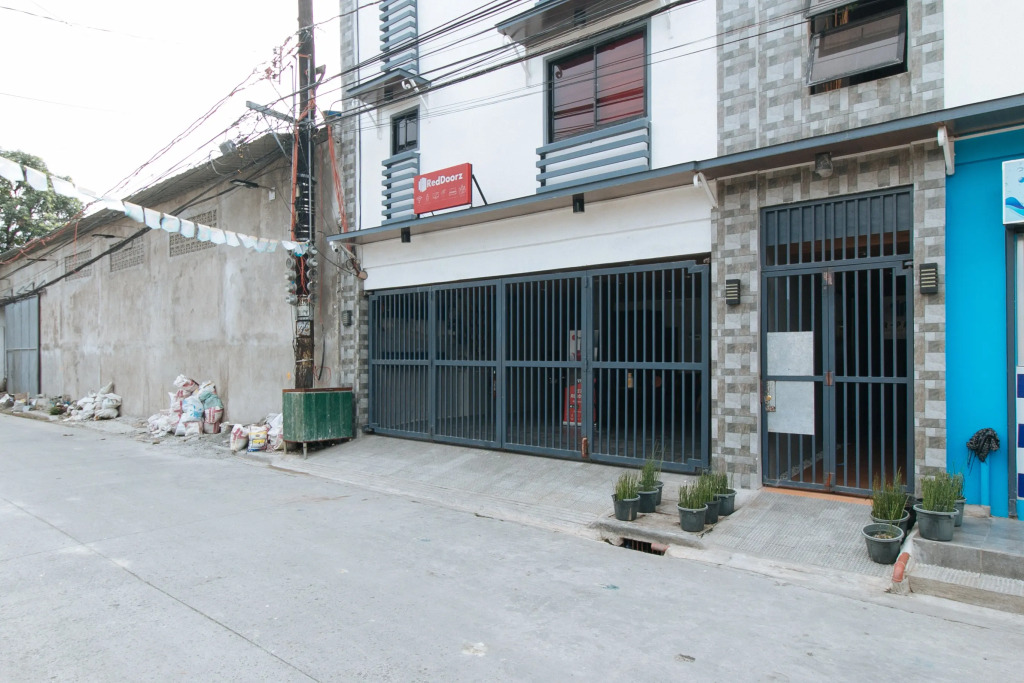 RedDoorz near Christ the King Medical Center