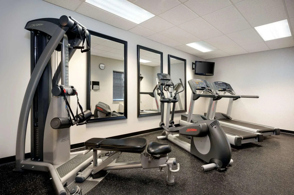 Country Inn & Suites by Radisson Albertville near Outlet Mall