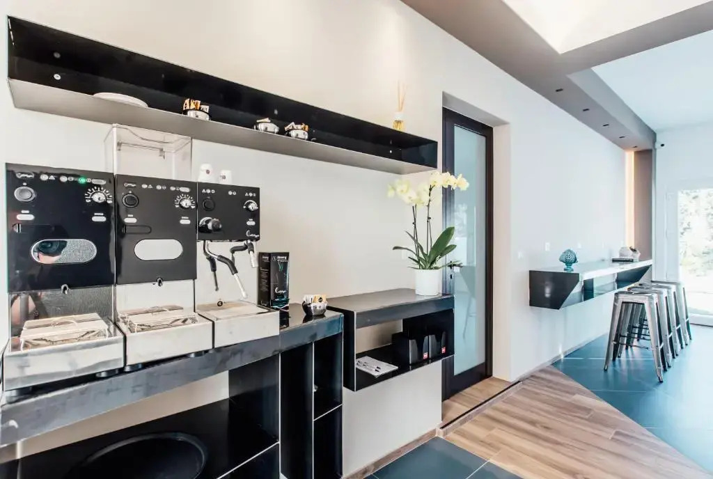 Suite 106