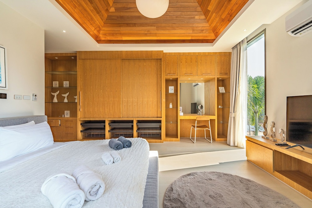 New Stunning Villa Very Modern V183