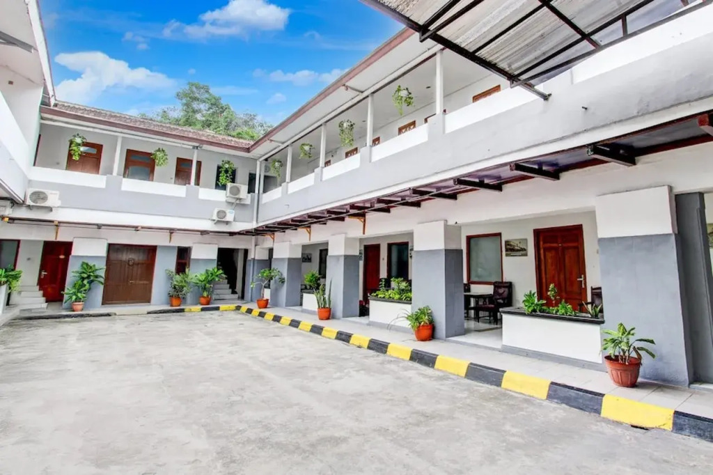 Collection O Jalan Slamet Riyadi Near Kampung Batik Kauman Formerly Hotel Grand Kota