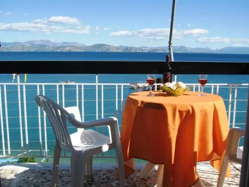 Blue Sky Apartments & Rooms