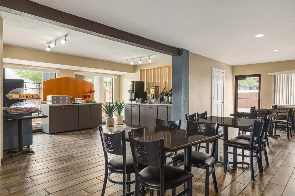 Ramada by Wyndham San Antonio Near SeaWorld - Lackland AFB