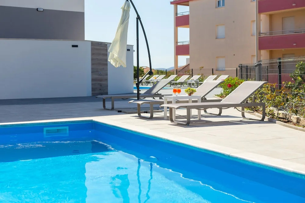 Luxury Apartment Dreams in Okrug With Swimming Pool sea View Wifi Parking