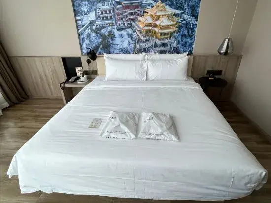 Zhengzhou Zijingshan Park Jinshui Road Atour Hotel