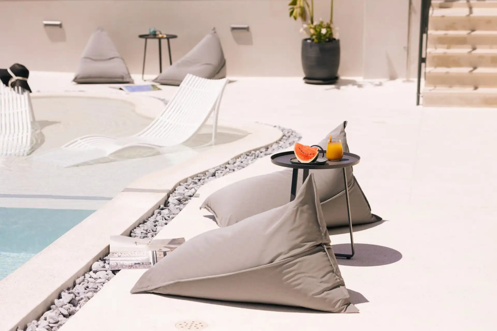Mirthea Suites