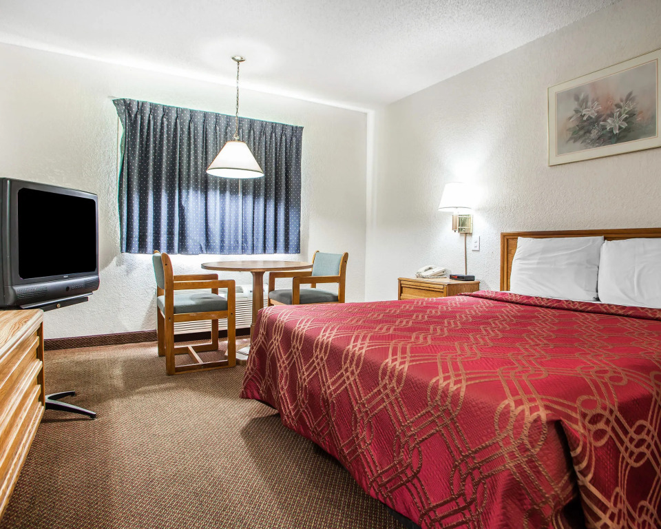 Econo Lodge Kansas City Airport