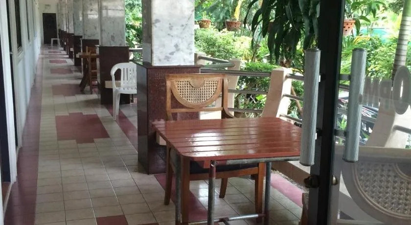 Coconut House Chaweng Hostel