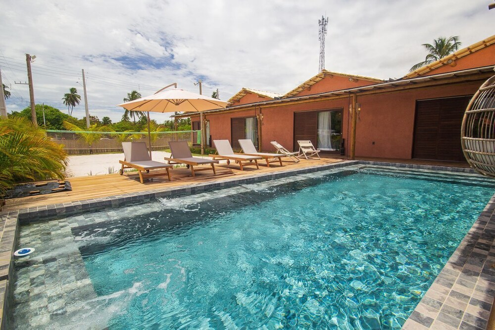Casa com Piscina e Quadra no Condom nio By Toque